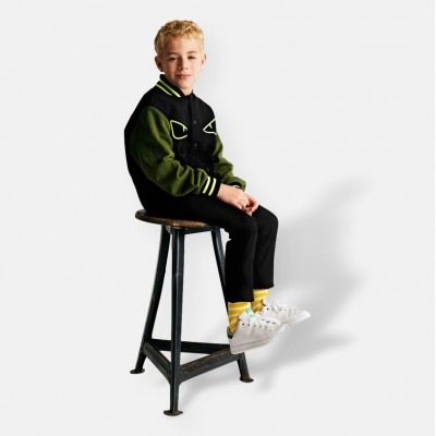 JUNGE 6-16 JAHRE ALT