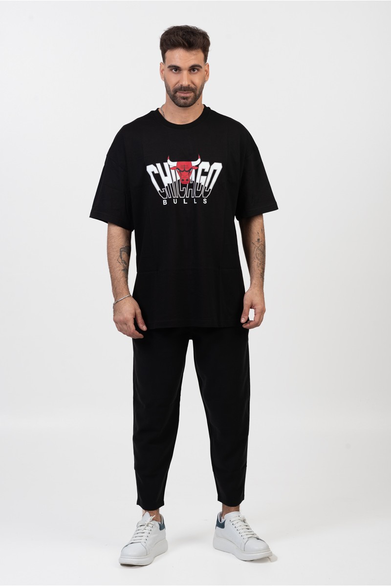 OVERSIZE Men's T-shirt CHICAGO BULLS BLACK 24-935 OVERSIZE Men's T-shirt CHICAGO BULLS BLACK 24-935