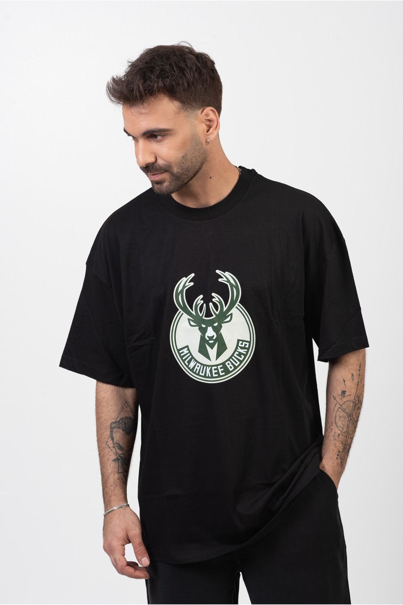 OVERSIZE Herren T-Shirt MILWAUKEE BUCKS BLACK OVERSIZE Herren T-Shirt MILWAUKEE BUCKS BLACK