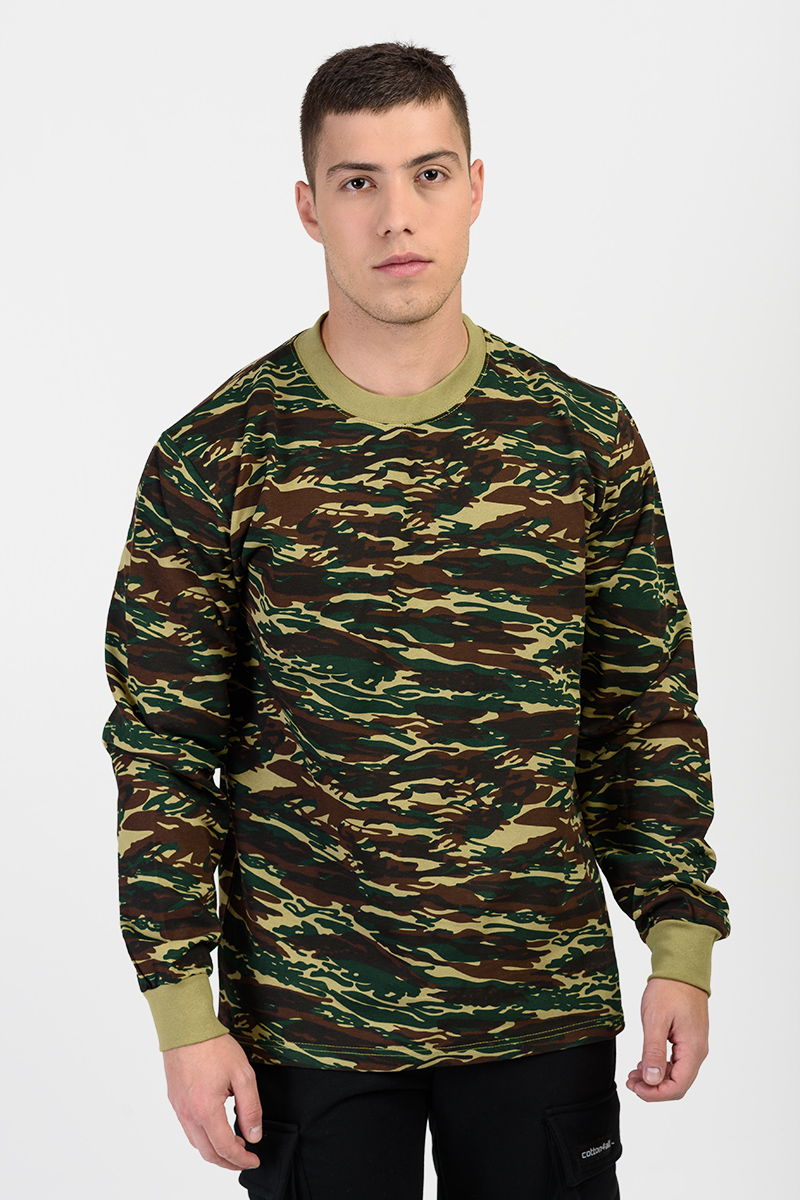 Men's camouflage sweatshirt