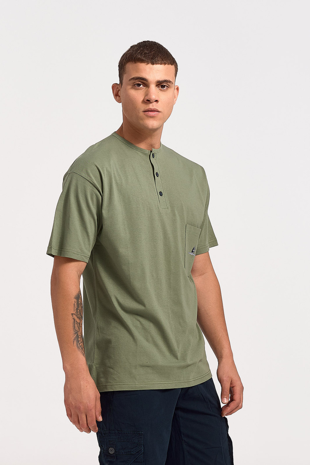 Short-sleeved LION blouse with button and pocket