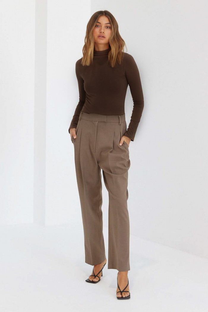 Rollkragenshorts mit langen Ärmeln