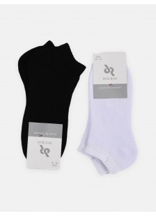 Unisex sports ankle socks in black and white