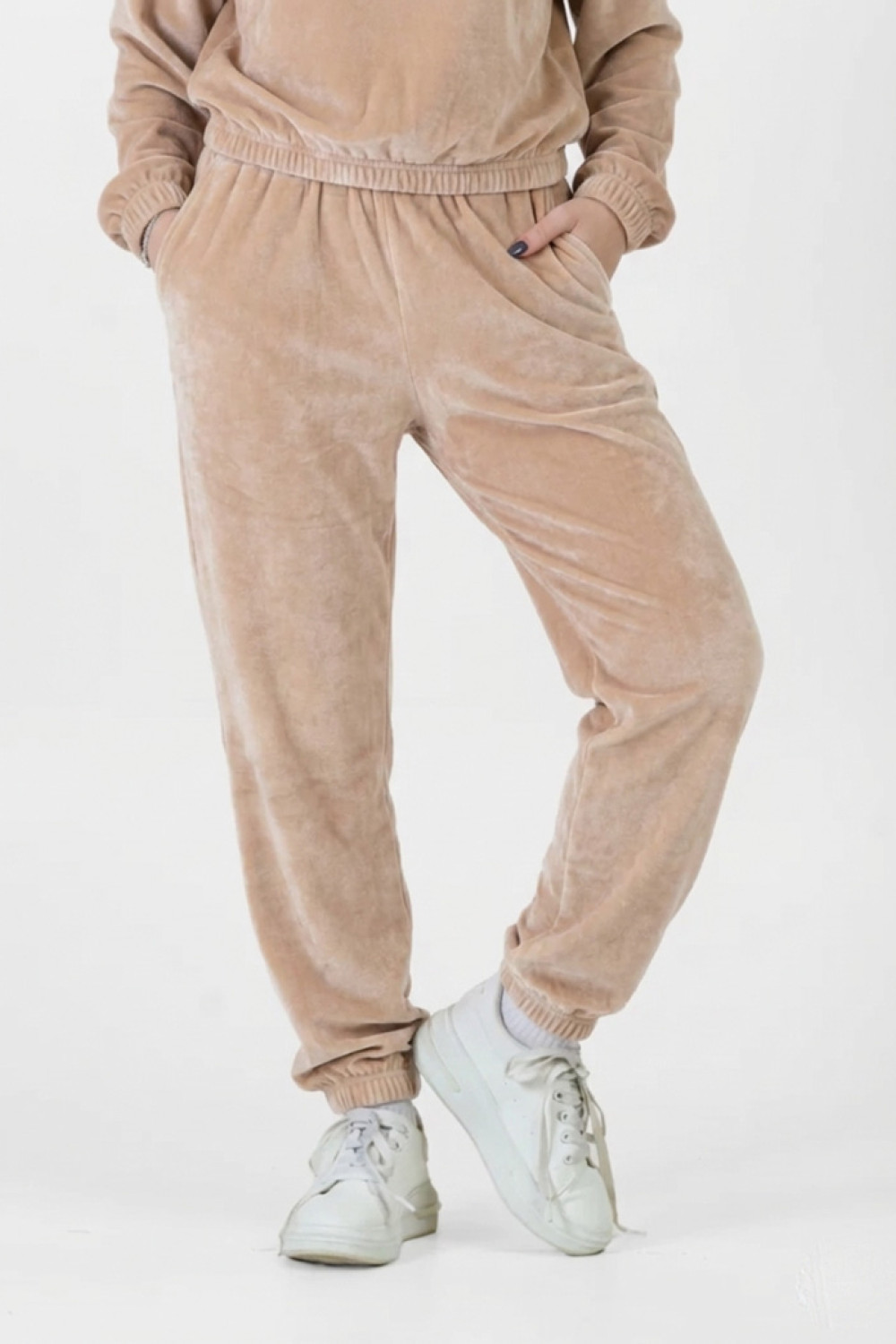 TRAX beige women’s velvet sweatpants