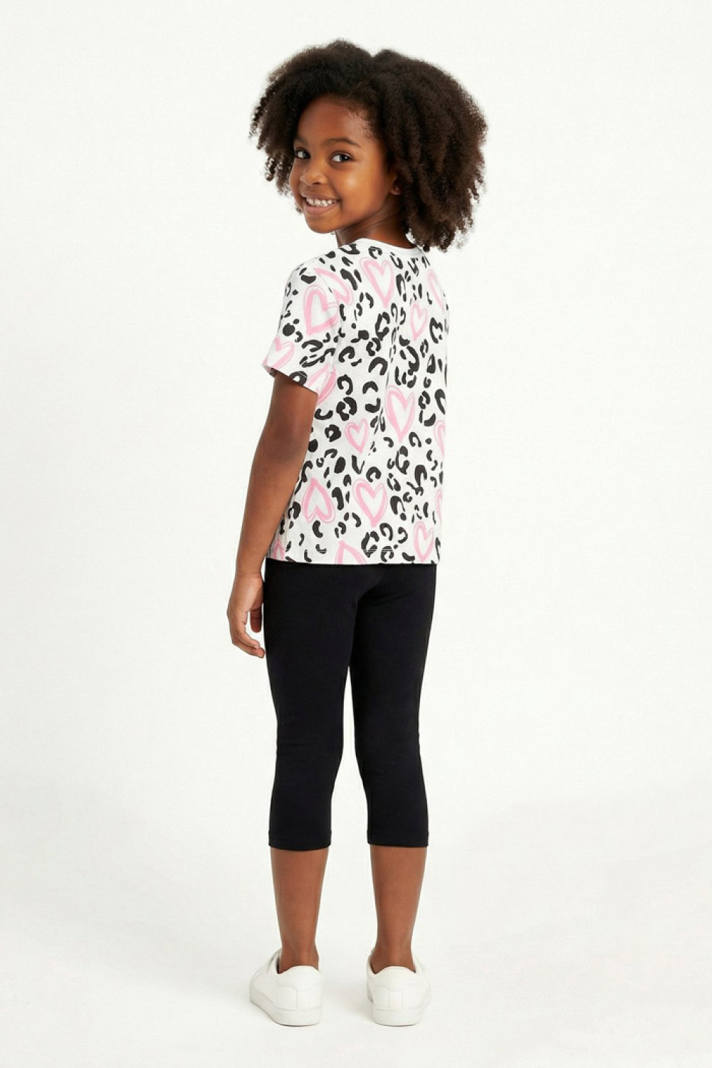 TRAX girls’ white summer set with T-shirt and capri leggings
