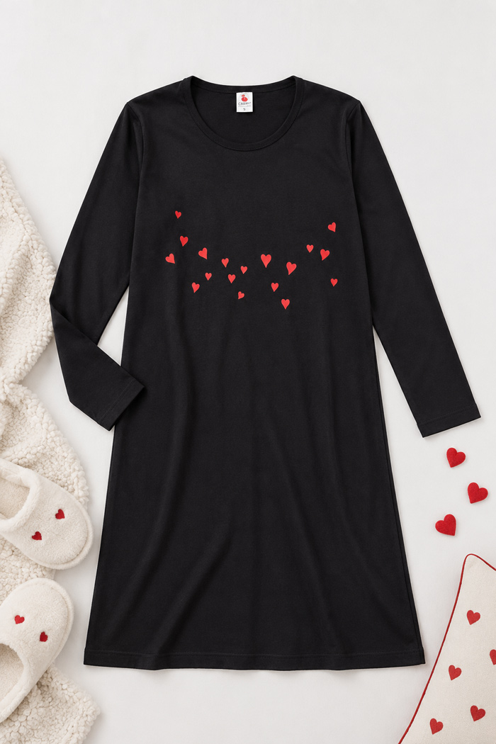 Black CHERRY Cherry Hearts long-sleeved nightdress with red heart chest print