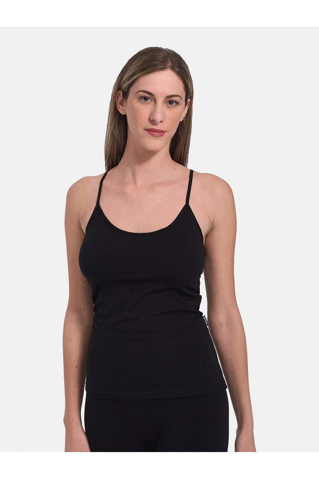 Elastic undershirt with thin straps