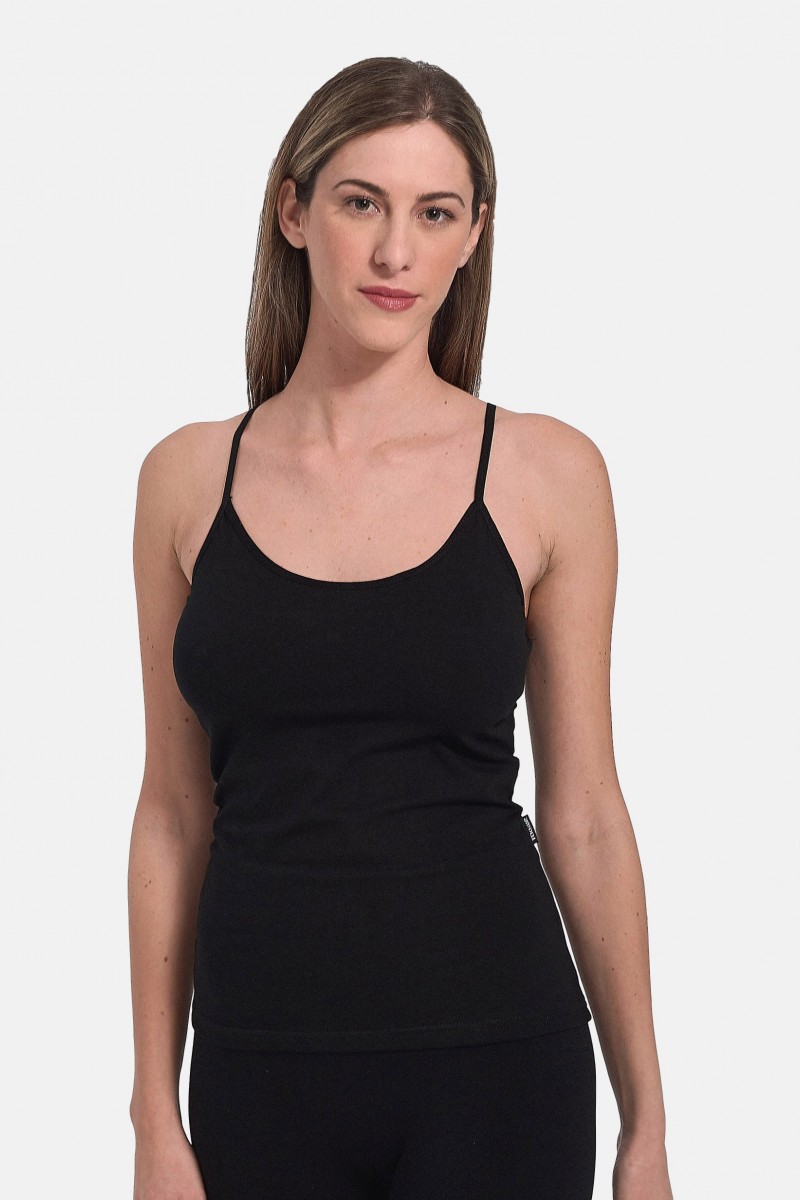 Elastic undershirt with thin straps