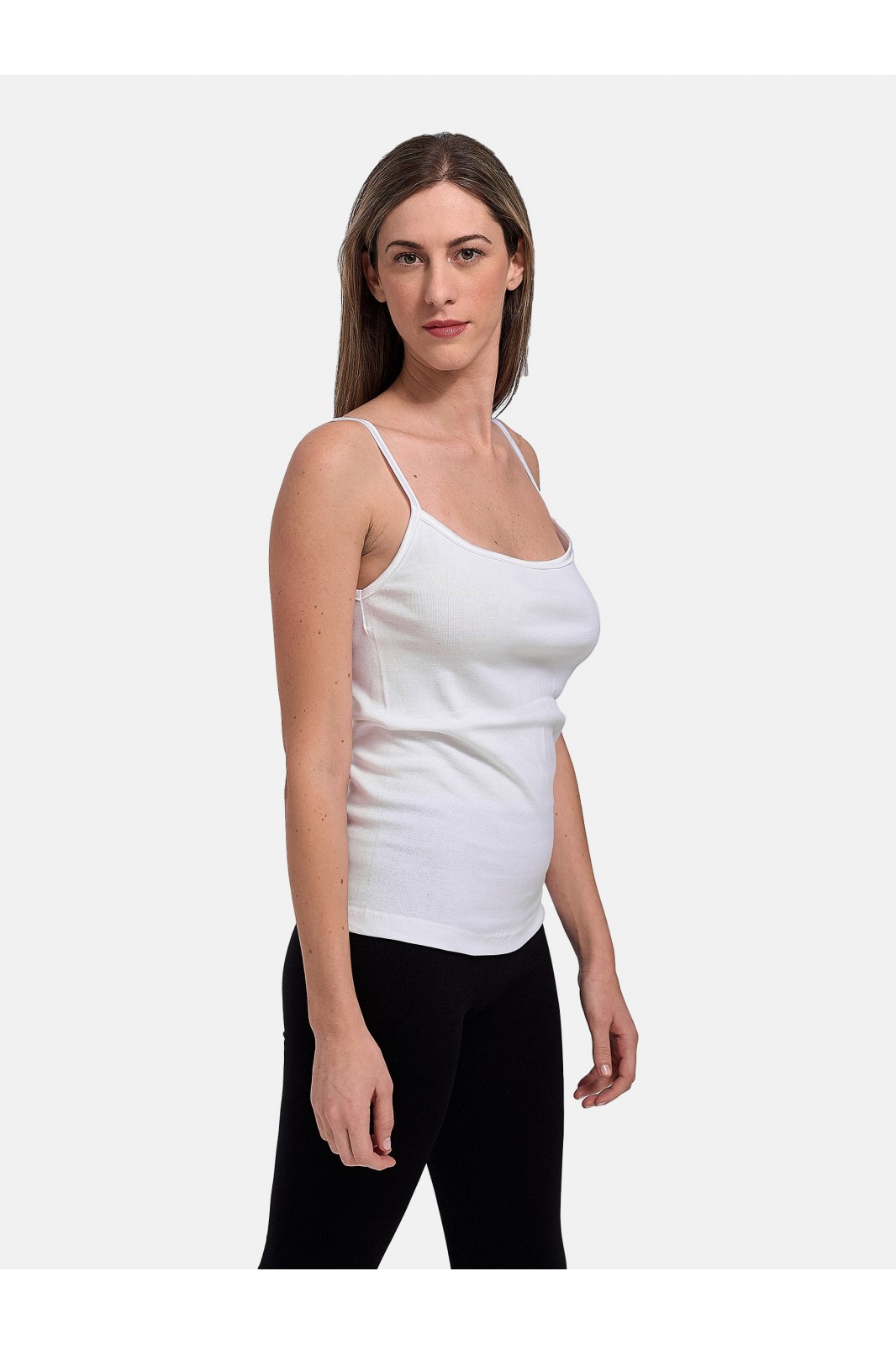 Elastic undershirt with thin straps